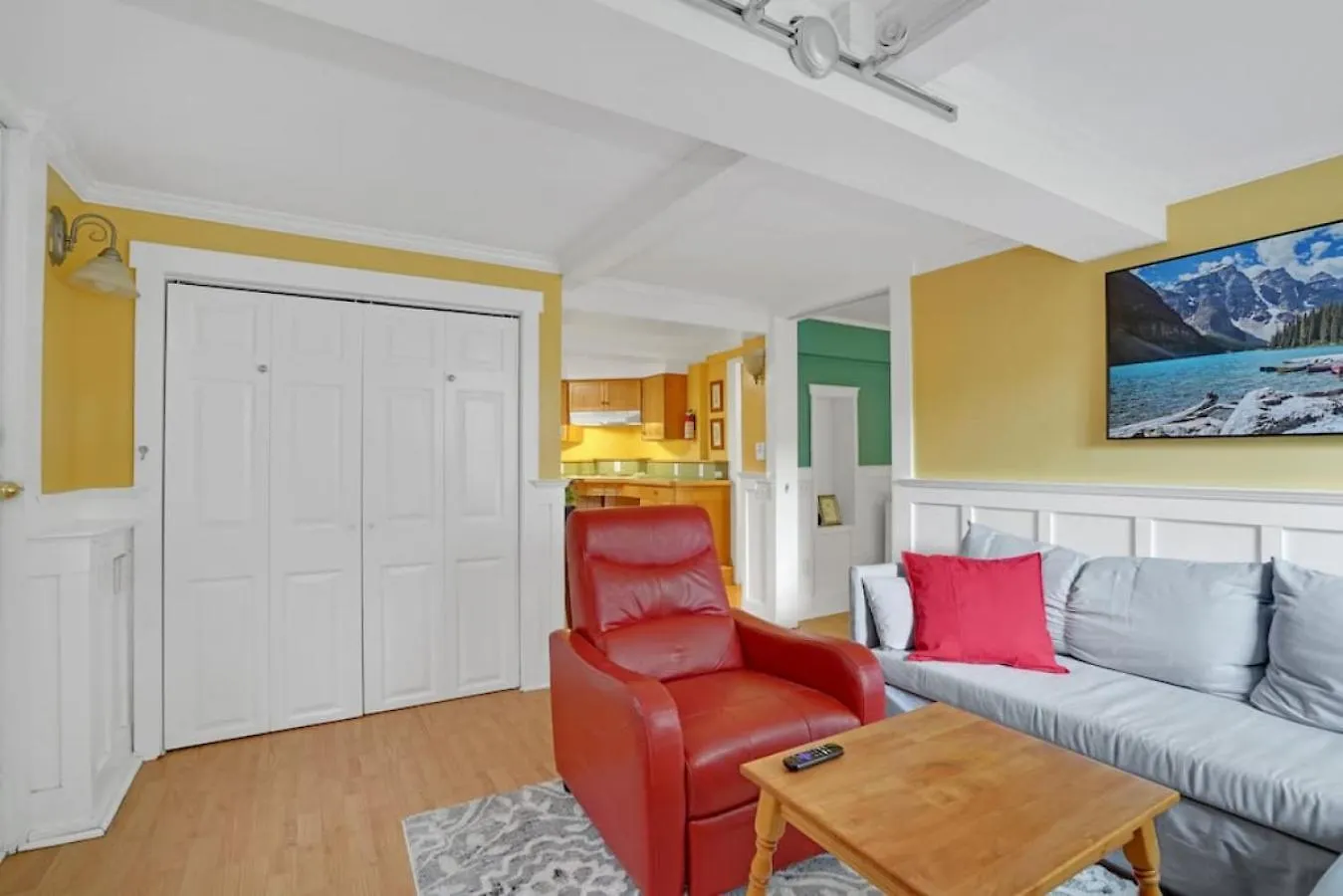 Holiday home Artsy Private Guest Suite With Outdoor Saloon Vancouver