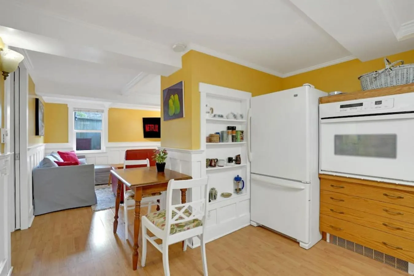 Holiday home Artsy Private Guest Suite With Outdoor Saloon Vancouver