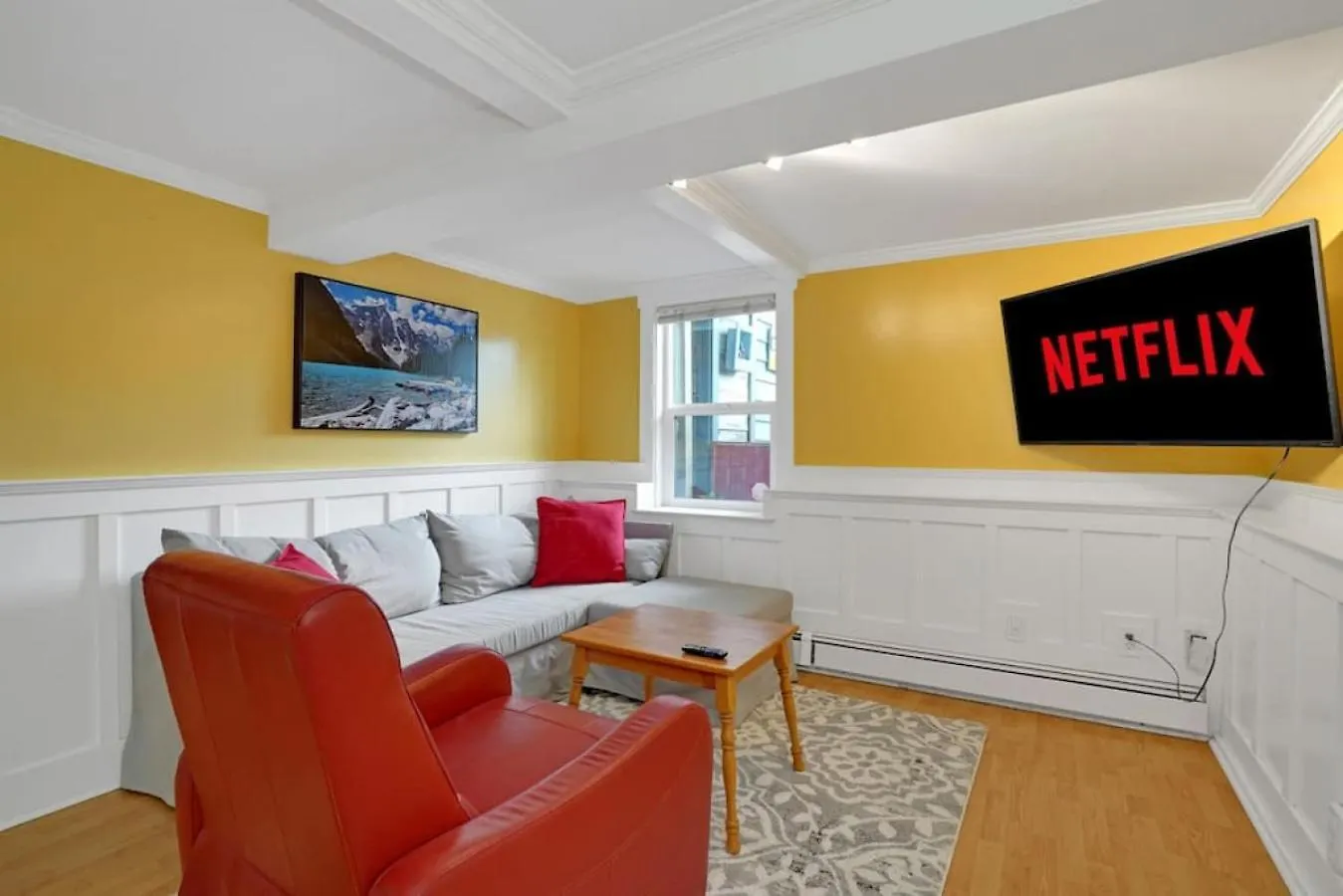 Artsy Private Guest Suite With Outdoor Saloon Vancouver Canada